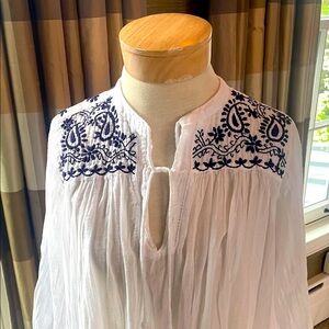 Roller Rabbit White cotton cover up with Navy Embroidered details in EUC